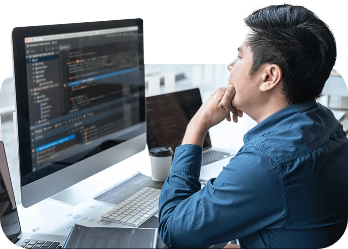 cus2 A man sitting at a desk with a computer screen, featuring Choose My Site Digital Marketing and aligning with data-driven online marketing solutions.
